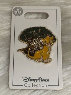 Simba in Front of the Tree of Life Pin